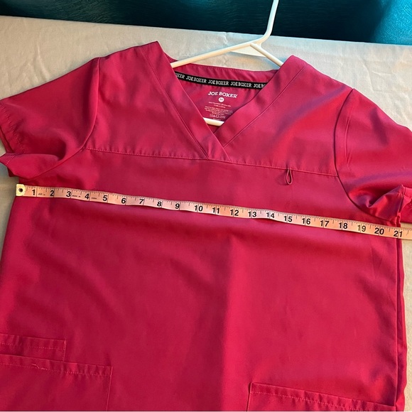 Pink Joe Boxer Scrub top in Size Medium in Great Condition - Picture 9 of 12